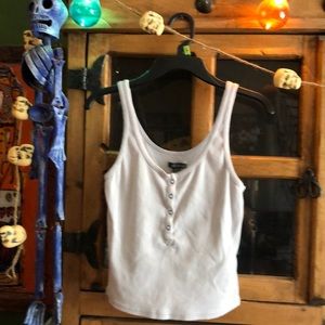 Lilac cropped tank top with button front